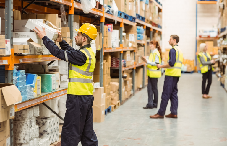 Digital Signage for Deskless Workers: Improving Internal Comms